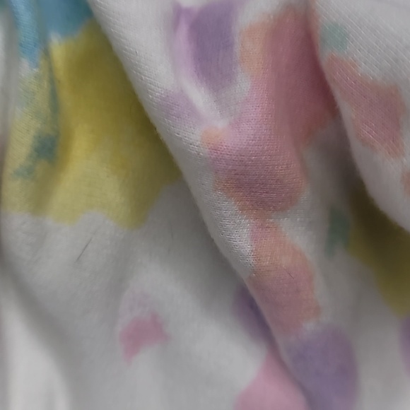 white Color Shorts - Picture 3 of 3